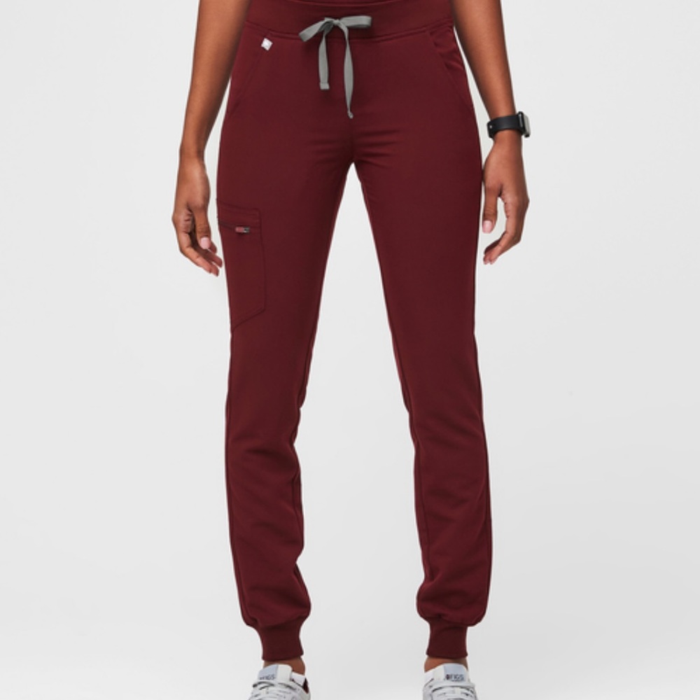XS Petite burgundy Zamora FIGS jogger scrub pants